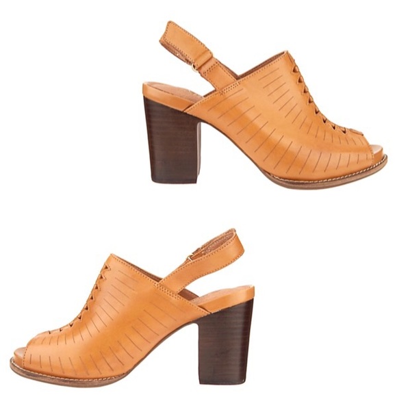 clarks shoes with key in heel